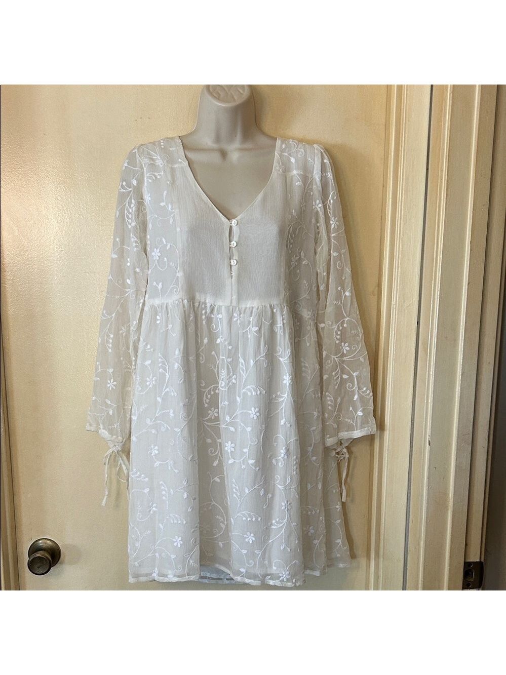 Reistor ivory bemburg lace mini with floral embroidery size XS